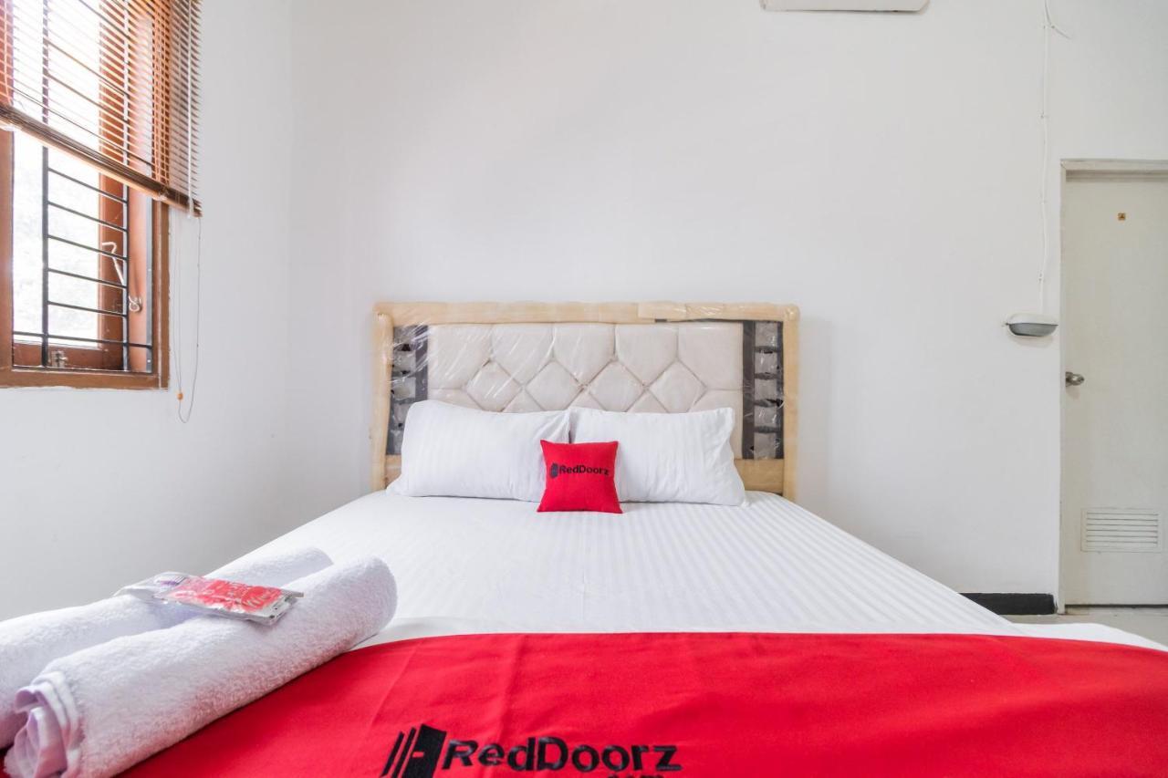 فندق Reddoorz Near Terminal Bubulak بوكور المظهر الخارجي الصورة